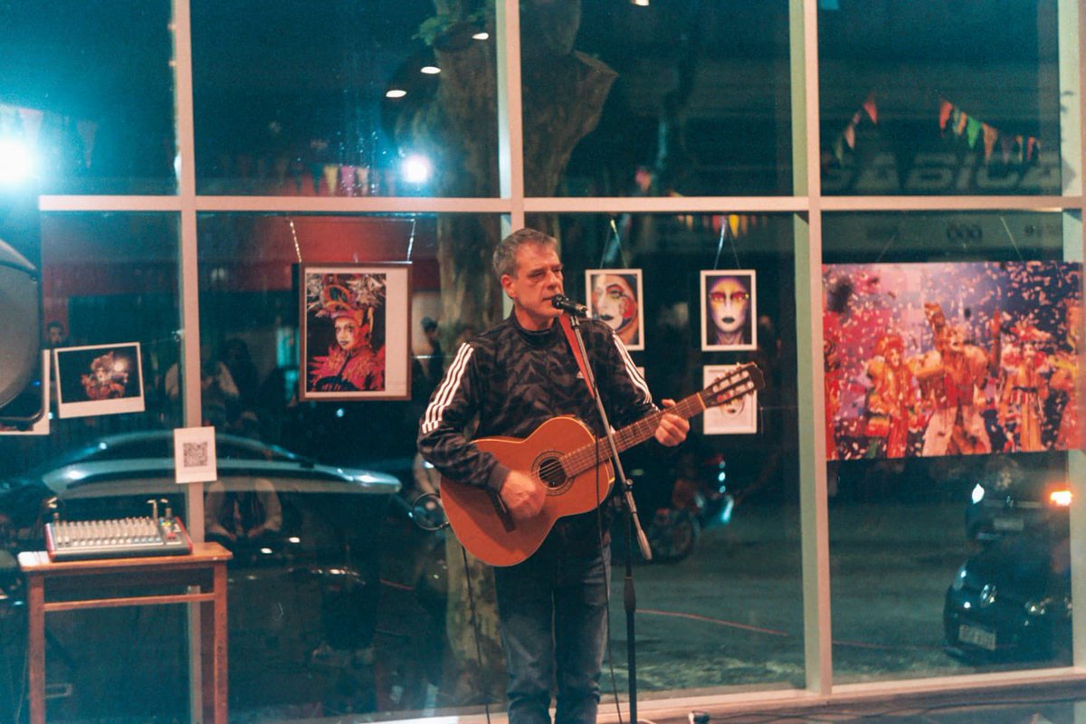 Algunas de la inauguración del <a href="/caicu_uy/">CAICU</a> desde la mirada analógica de Camilo López-Moreira