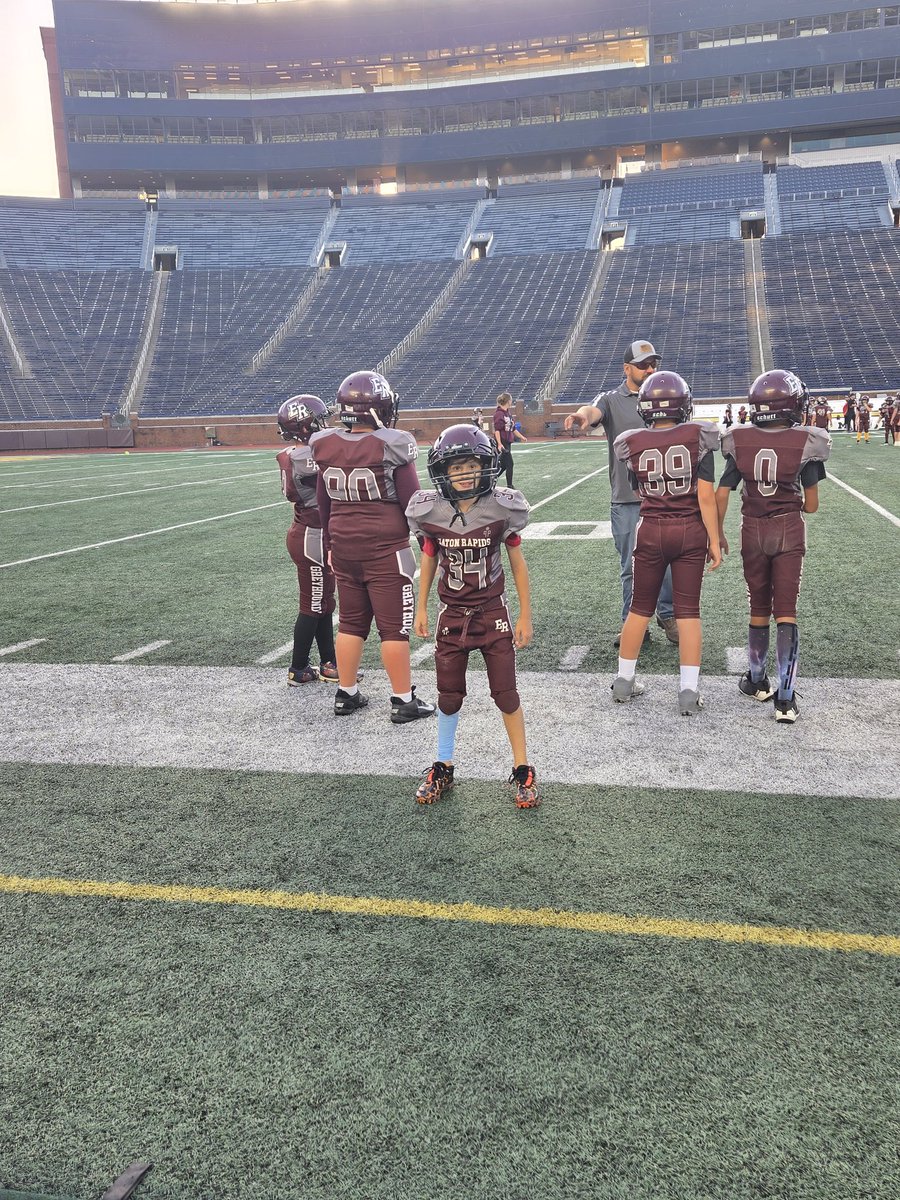 hillbilly_angry's tweet photo. Thank you to @UMichFootball for having this amazing opportunity for the kids it was a blast https://t.co/AxMdaiRcun