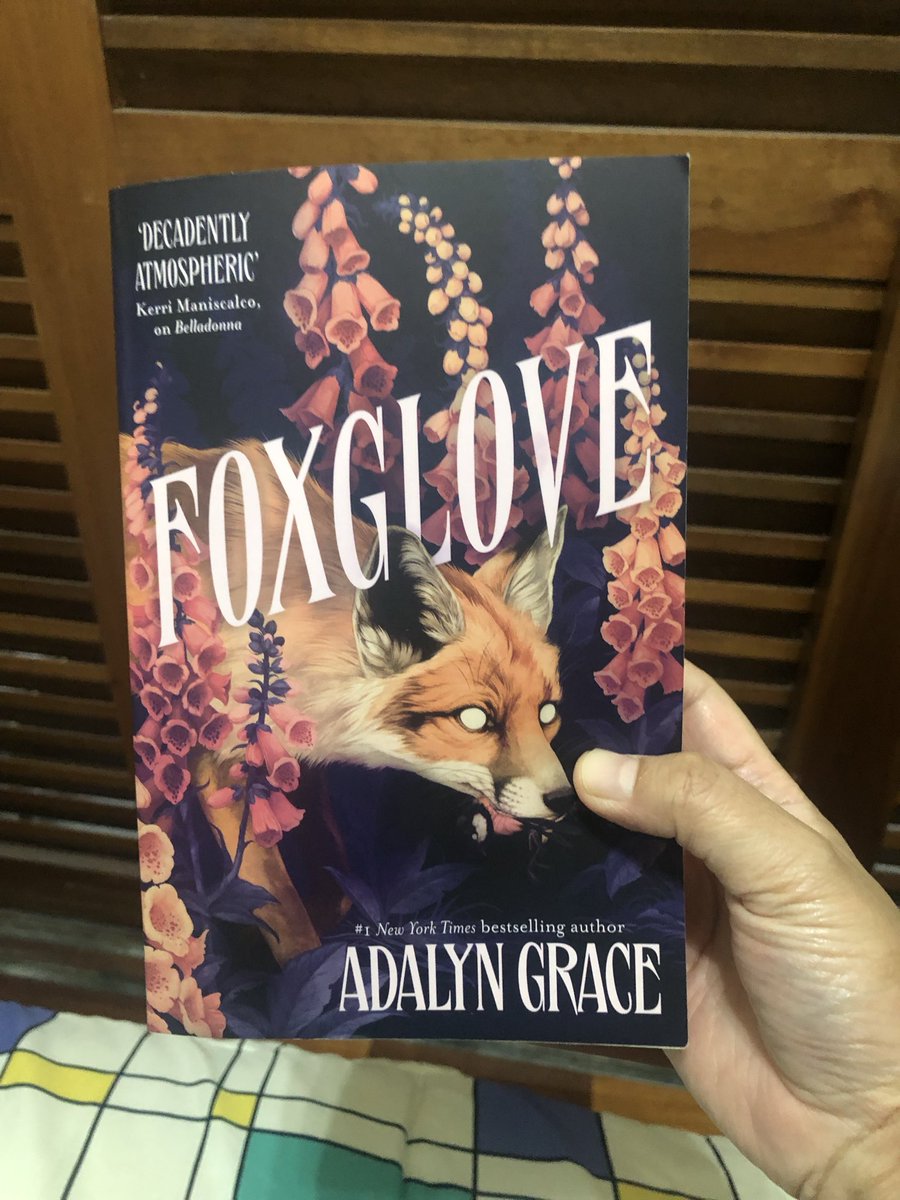 Mooneira's tweet image. Done reading #Foxglove by #AdalynGrace The sequel to Belladonna is more thrilling and intriguing. The novel is really a page-turner. Love the dynamics of Signa and Death, and Blythe and Fate. This novel is definitely a good #Spooktober read 💜🖤 🎃