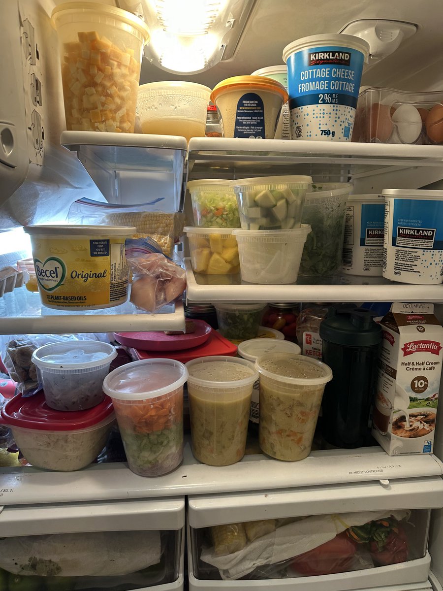 sciencegirlcdn's tweet image. I’m in my Focaccia era- I also made nuts and bolts, mise’d veggies for the week and finished my Christmas cards. #LockoutDay5 #redfored