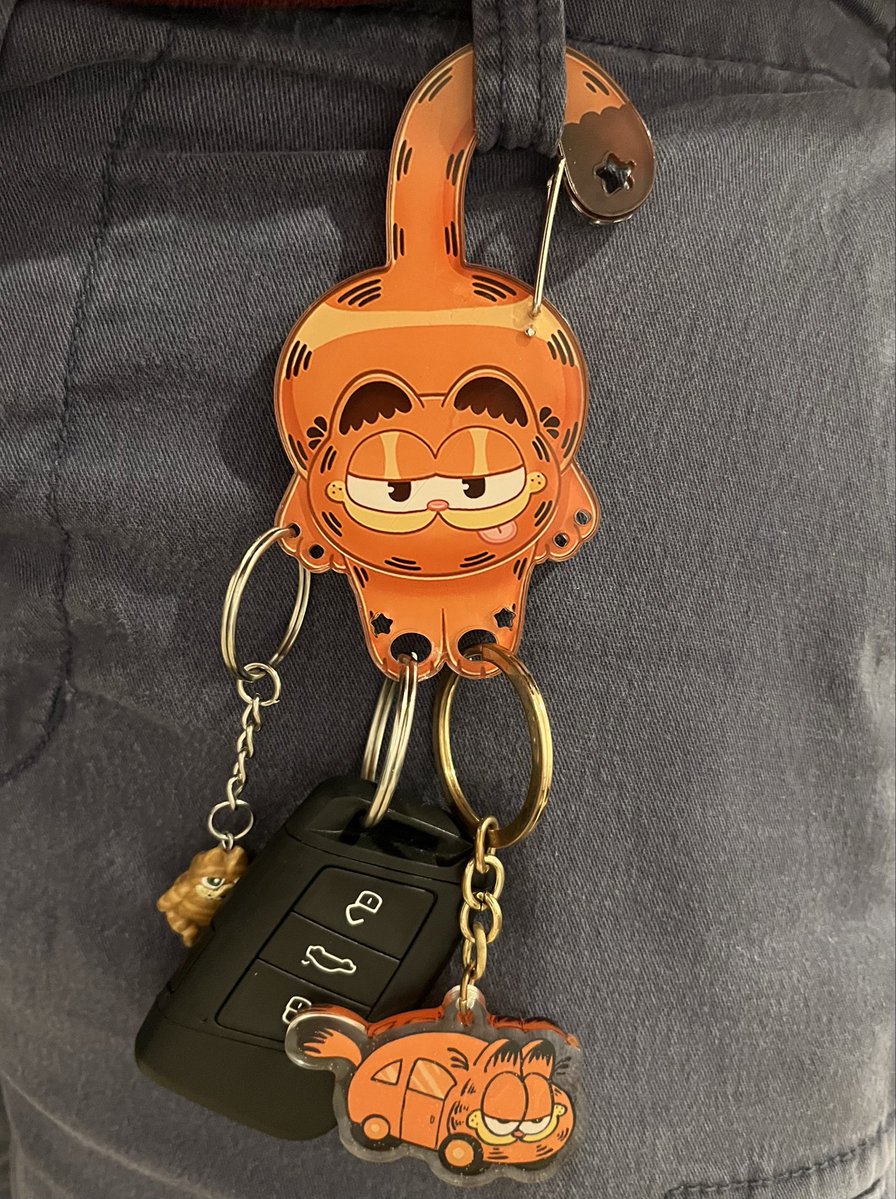 YOU GUYS LOOK AT THIS GARFIELD CARABINER I GOT