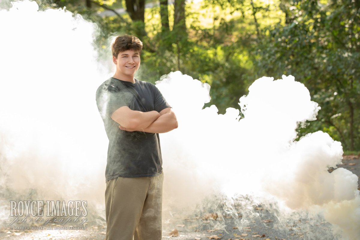 royceimagephoto's tweet photo. Fall senior photo sessions are upon us. Loved capturing Gavin.

#seniorphotographeryorkpa #royceimagesphotography #seniorphotoshoot #yorkpaphotographer #yorkpaseniorphotographer #springphotoshoot https://t.co/yX9oN4CCdl