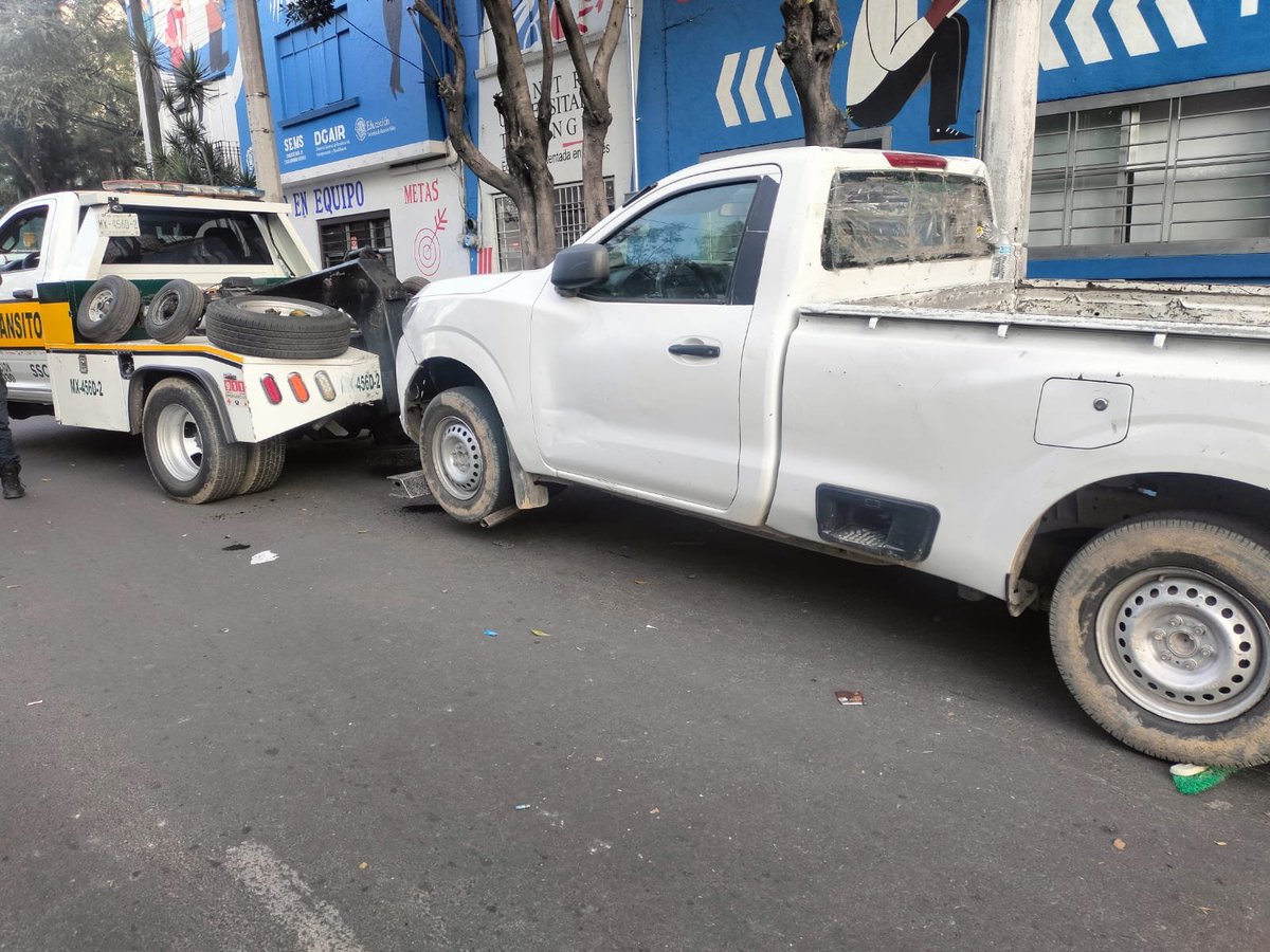 UCS_GCDMX's tweet photo. @m_lidis @PabloVazC En atención a su solicitud, lamentamos el tiempo de espera. Le informamos que ésta ya fue atendida en coordinación con la #DGPD y #Tránsito Quedamos a sus órdenes y pendientes para cualquier otra atención que requiera. https://t.co/4bX0aSBATr