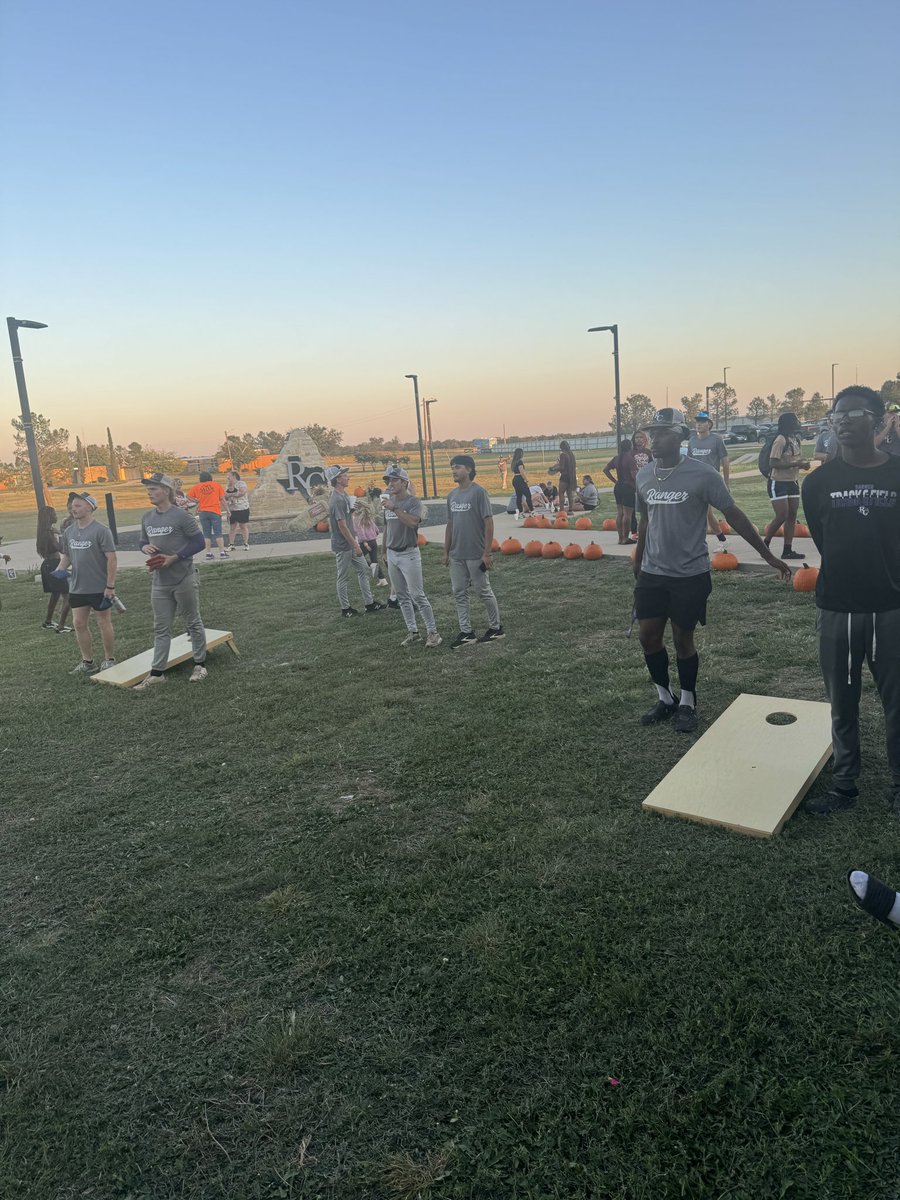 RangerBaseball_'s tweet photo. A little fall festival fun! https://t.co/wOGucEdjTx