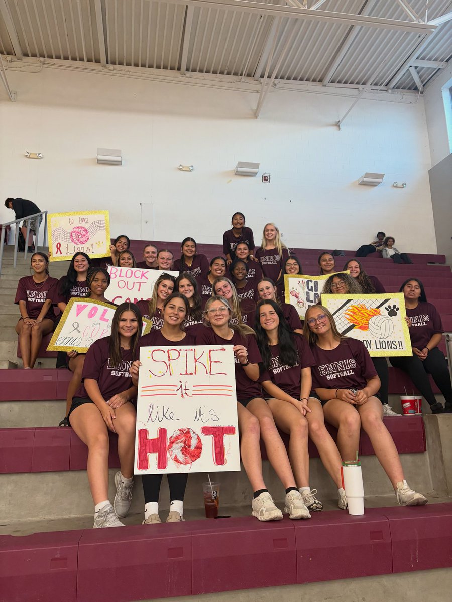 Lions support Lions!🦁🫶 let’s go Volleyball!