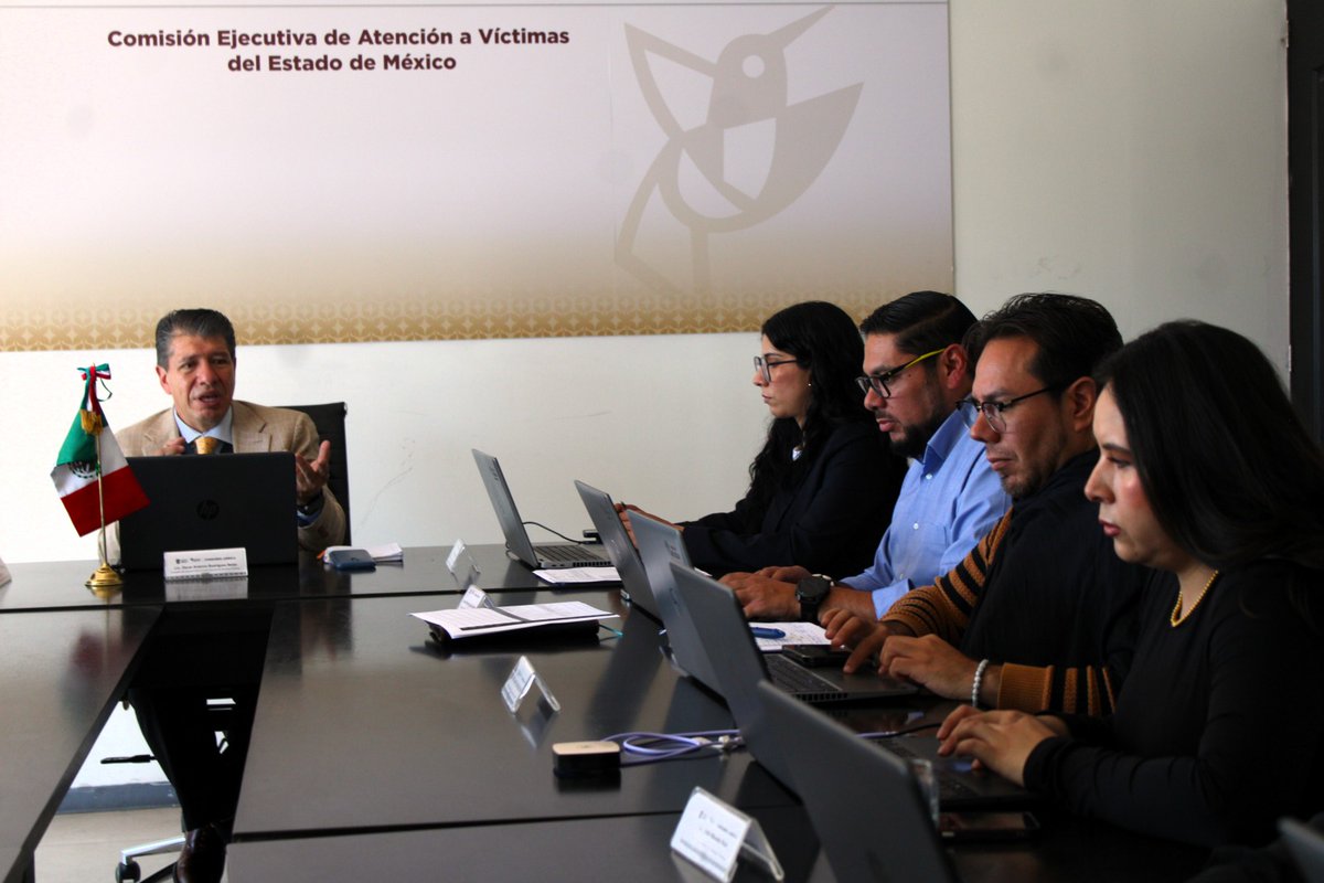 CEAVEM's tweet image. En su Vigésimo Quinta Sesión, el Comité Multidisciplinario Evaluador (#CME) de la #CEAVEM revisó y atendió 42 solicitudes, reafirmando el compromiso de brindar apoyo integral a las víctimas en el Estado de México. #ElPoderDeServir #TuComisión