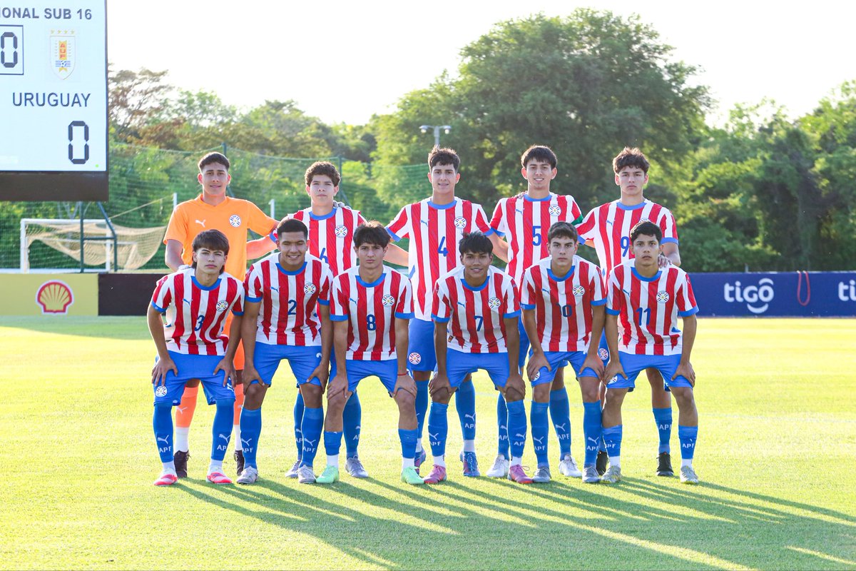 Victoria de la Albirroja Sub 16 ante Uruguay ✅

En el primero de los dos amistosos de preparación, el combinado nacional se impuso por 1-0.

La crónica del juego 🗞️ goo.su/YhwodR

#AlbirrojaSub16 ⚪️🔴
#VamosParaguay 🇵🇾