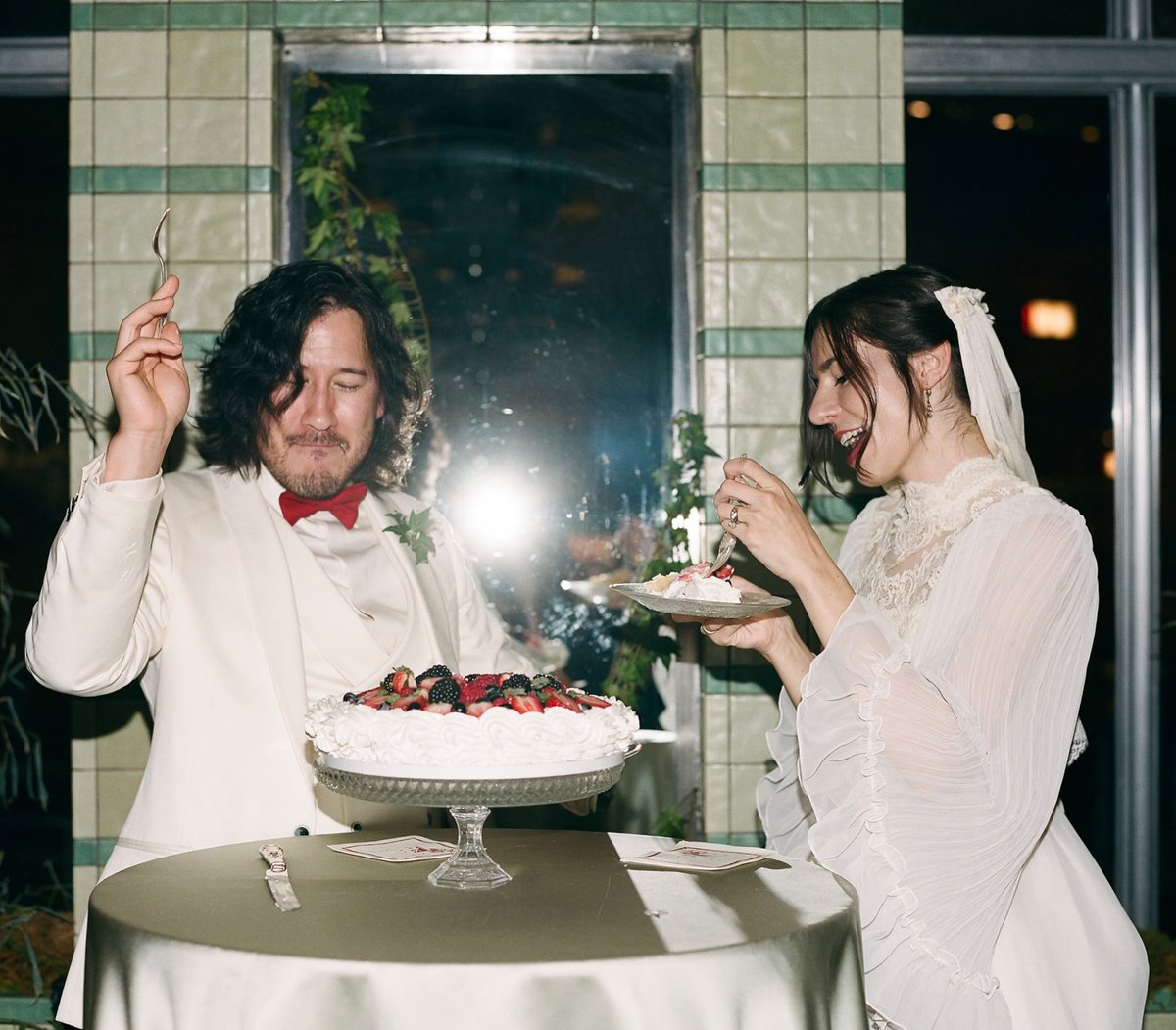 JonnyBlox's tweet image. With 24.4K upvotes, the announcement of Markiplier and Amy&apos;s wedding is now the most upvoted post on the Five Nights at Freddy&apos;s subreddit! 🥳

It only took 1 week to surpass the previous record holder (24.3K upvotes), Scott Cawthon&apos;s &quot;My response, and maybe last post&quot; from 4…