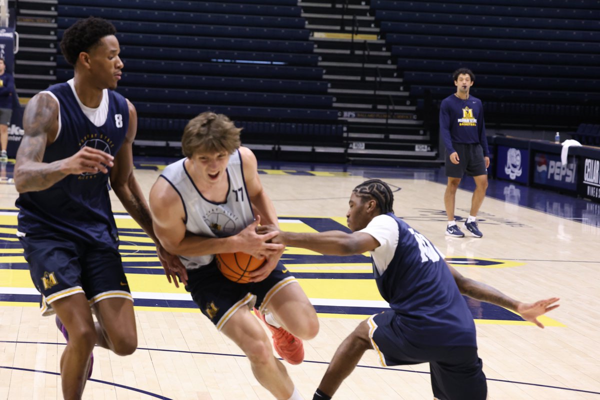 RacersHoops's tweet image. The season draws near

#GoRacers 🏇
