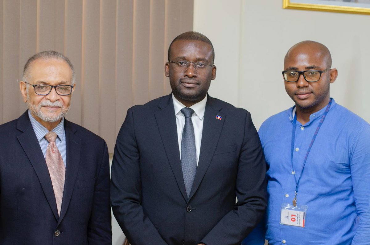 J'ai reçu avec bonheur le Doyen de la Faculté des sciences juridiques et politiques de l'Université Quisqueya, l'ancien Ministre de la Justice et de la Sécurité Publique, Me Bernard GOUSSE pour des échanges autour de la possibilité de définir un partenariat entre l'<a href="/ULCCHaiti/">ULCCHaiti</a> et