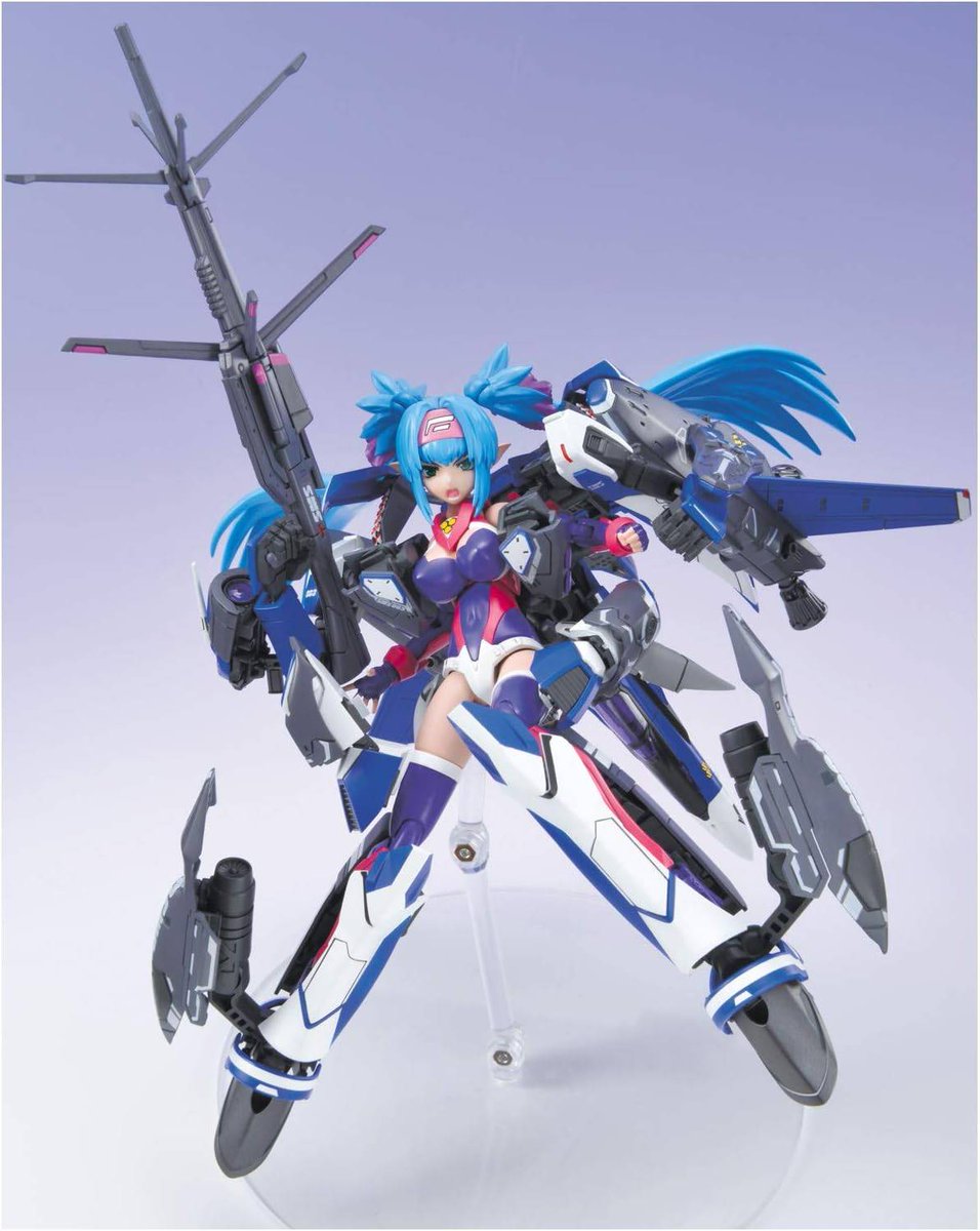 I love the concept of Klang Klang growing to her zentradi giant size and then wearing her dead boyfriend's mecha.
