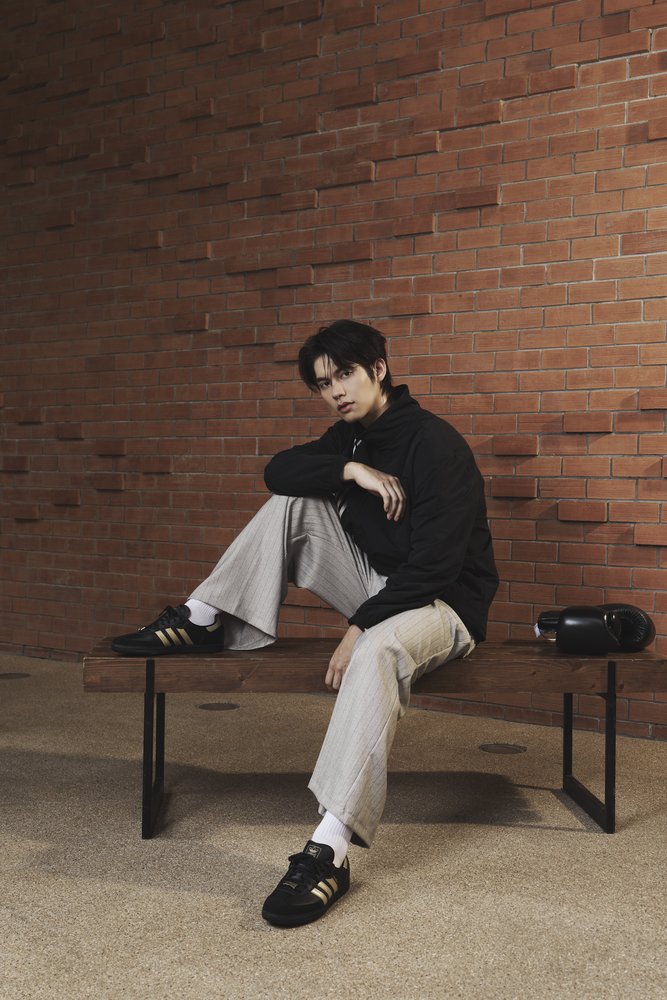 Hello_asian's tweet image. อาดิดาส ออริจินอลส์ เปิดตัวคอลเลกชันพิเศษ ถ่ายทอดจิตวิญญาณมวยไทยสู่สนีกเกอร์ไอคอนิกระดับโลก
จากสังเวียนการต่อสู้ สู่โลกแห่งสตรีทแฟชั่น – อาดิดาส ออริจินอลส์ เผยโฉมคอลเลกชันสนีกเกอร์รุ่นลิมิเต็ดประจำฤดูใบไม้ร่วง/ฤดูหนาว 2025 นำแรงบันดาลใจจาก “มวยไทย” ศิลปะการต่อสู้…