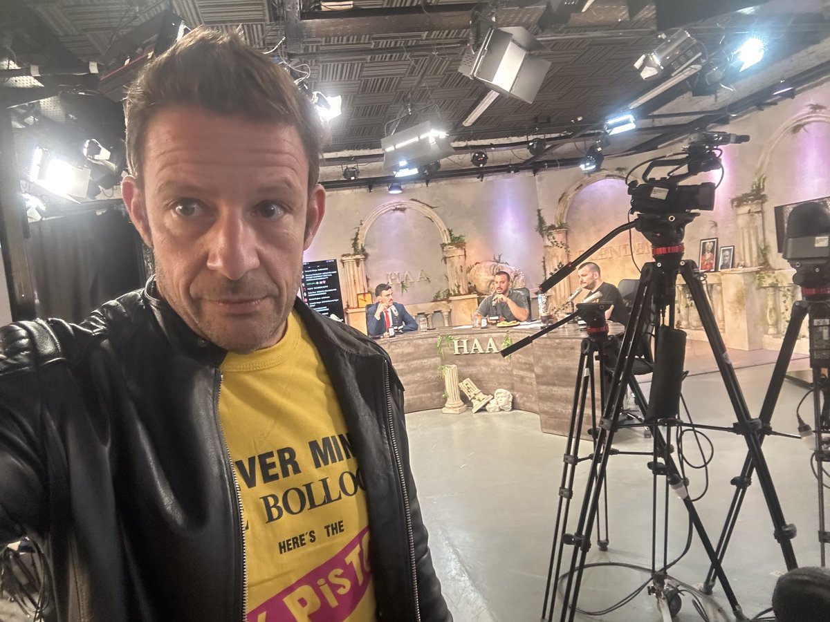 Como me divierte venir a ⁦<a href="/estoesblender/">BLENDER</a>⁩ ⁦<a href="/tomasrebord/">Rebord Khan</a>⁩. Muy lindo ambiente, mejor onda y reflexiones punzantes y a la vez, divertidas.