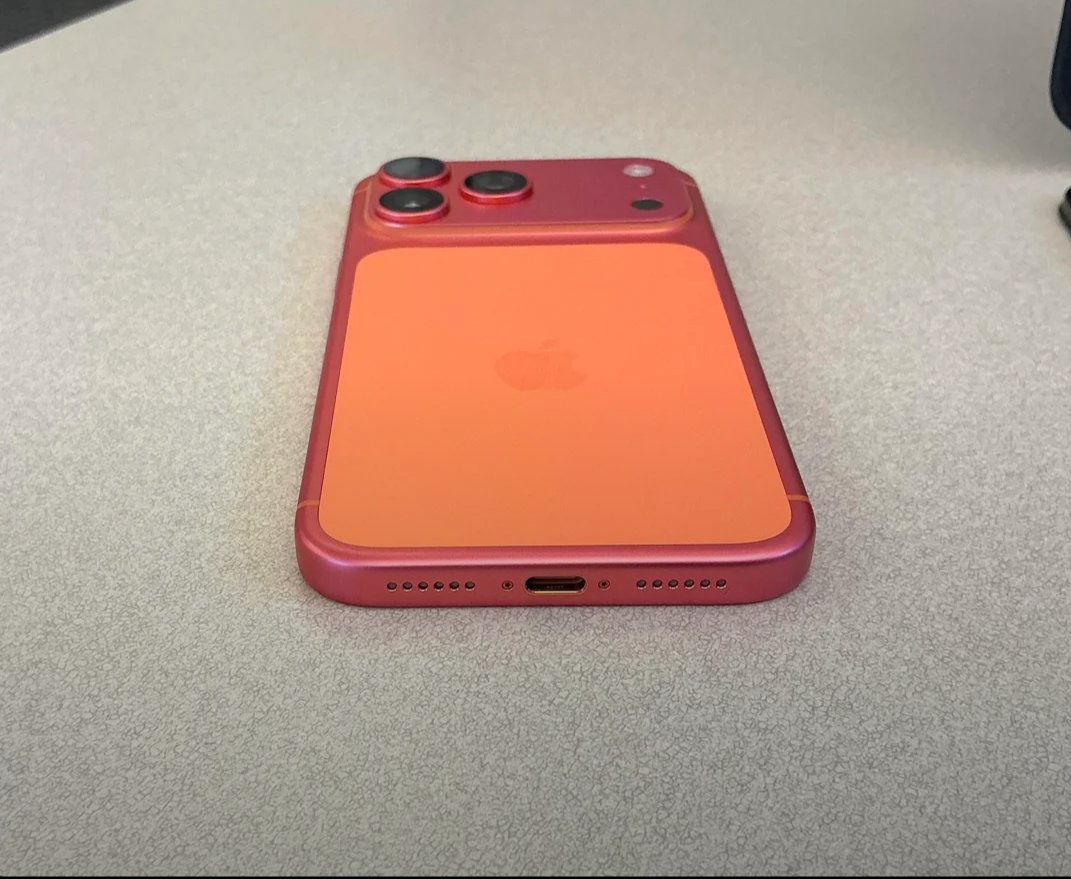 RjeyTech's tweet image. Orange iPhone turns pink