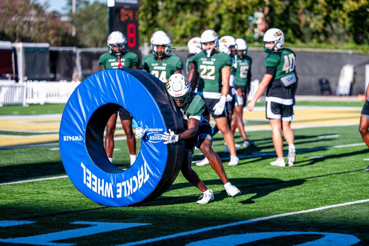 LionUpFootball's tweet photo. Locked in. 🔒 

#LionUp | #TheStandard https://t.co/1MFgWXdhYF