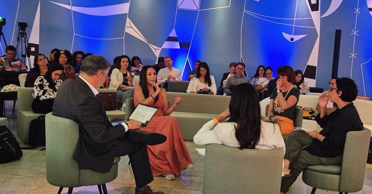 latindadd's tweet image. 📣Hoy participamos en los espacios de la sociedad civil en el marco de la Pre-COP en Brasilia, compartiendo experiencias con diversas organizaciones, especialistas y autoridades, como Sonia Guajajara, Ministra de Pueblos Indígenas de Brasil.
💬 Estos encuentros fortalecen el…