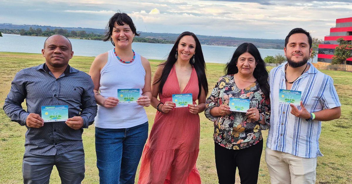 latindadd's tweet image. 📣Hoy participamos en los espacios de la sociedad civil en el marco de la Pre-COP en Brasilia, compartiendo experiencias con diversas organizaciones, especialistas y autoridades, como Sonia Guajajara, Ministra de Pueblos Indígenas de Brasil.
💬 Estos encuentros fortalecen el…