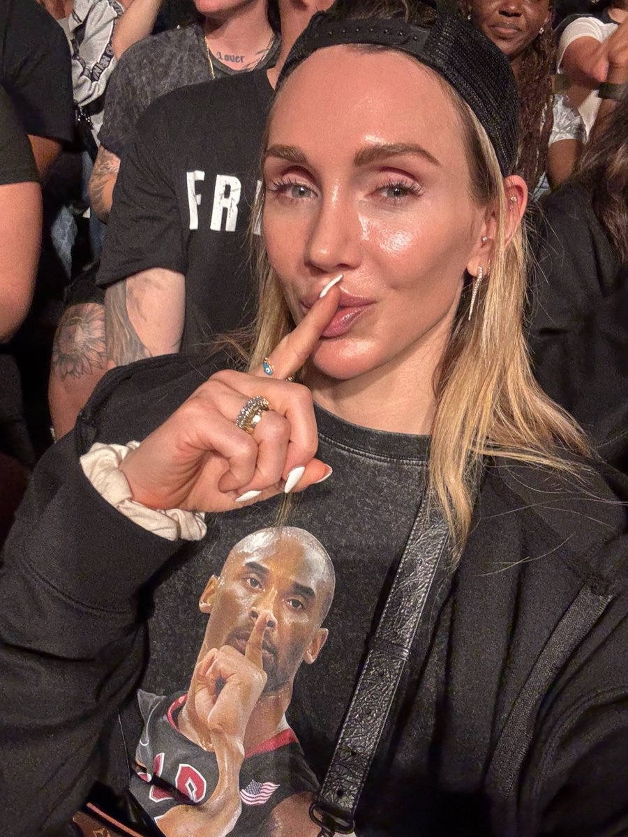 Charlotte Flair (@mscharlottewwe) on Twitter photo 