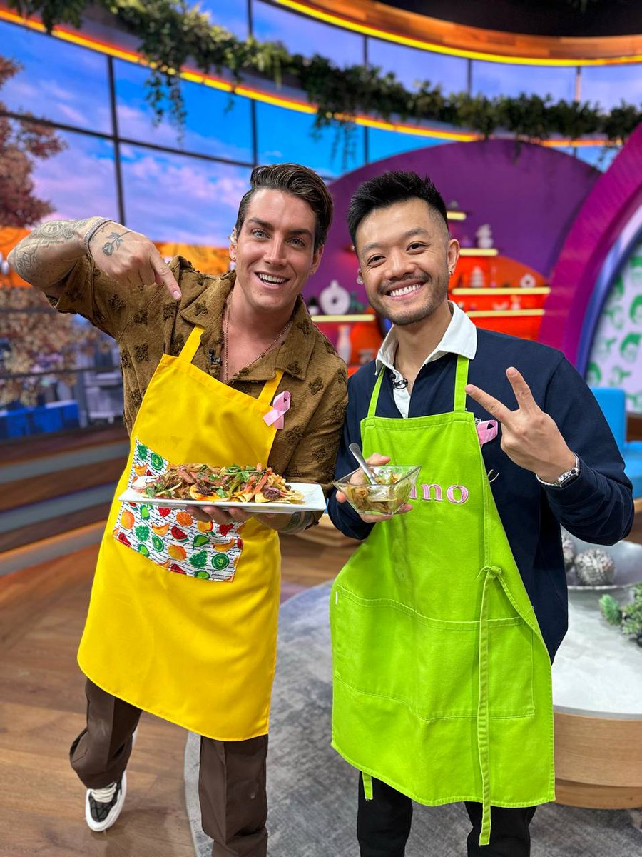 Carry0nXD's tweet photo. @KarFernaEn Que bonito lo recibieron, en @TVAztecaCDMX_ si saben apreciar los talentos del agus.
2 AÑOS CON AGUS
#AgusFernandez
#MeDaPaz https://t.co/vi50LVzm8m