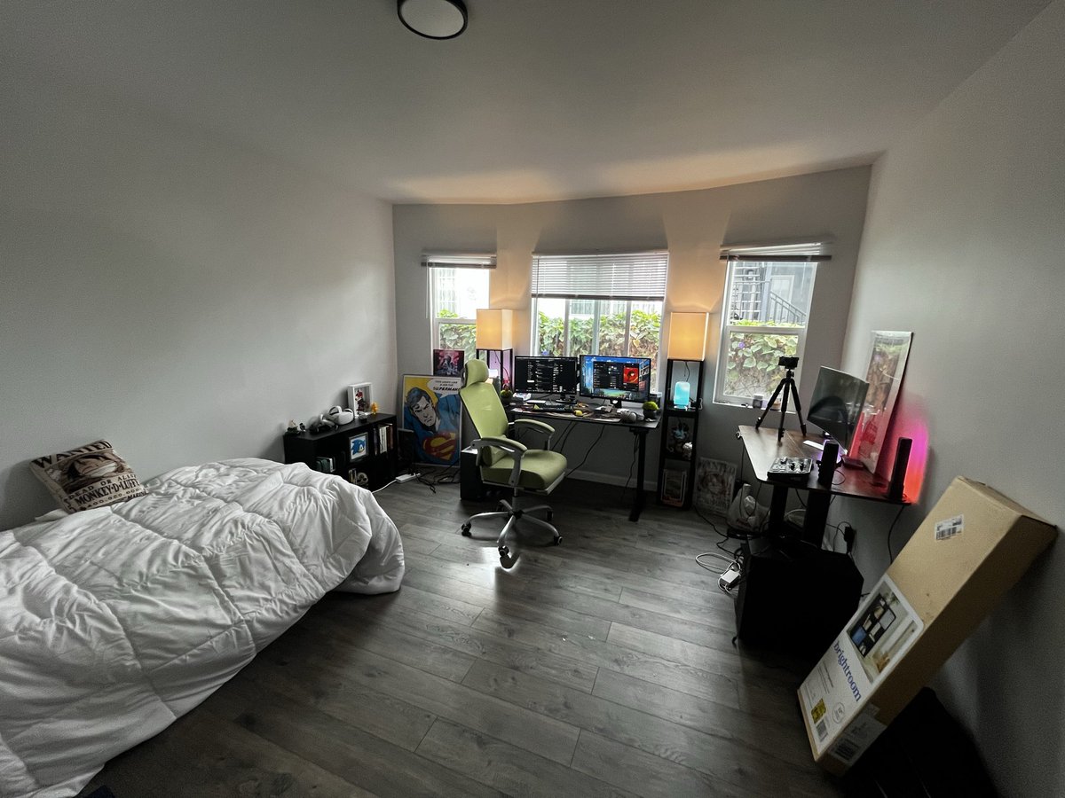 My stuff has arrived in LA 🥳

Now where do you get framed movie posters that aren’t 3 billion dollars