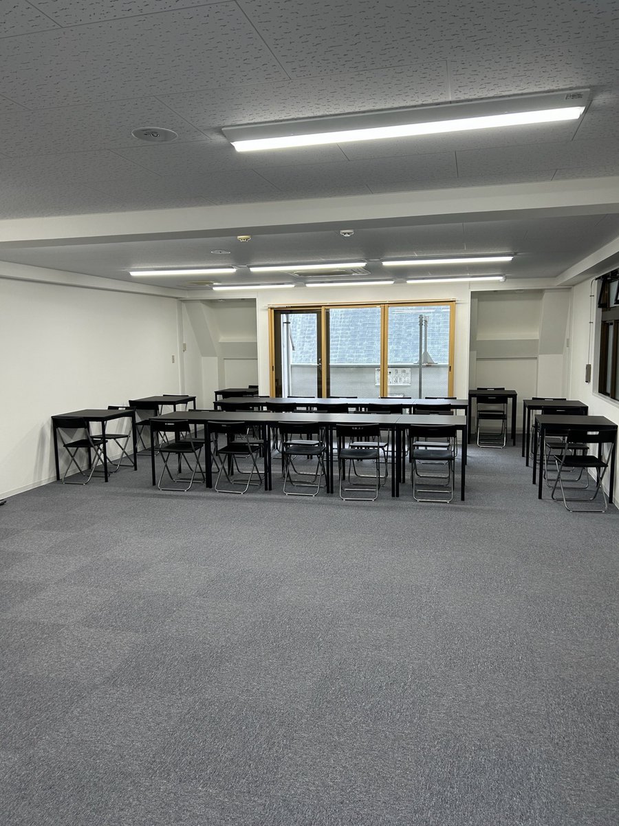 Shopkurakura's tweet image. 先日はたくさんのフォロー、リポストをありがとうございました🙇‍♂️
取扱タイトルはデジモン、ユニアリ、ガンダム、ホロカ、クロスタ、遊戯王ラッシュデュエルに決定しました😊
対戦席はこのような形になります。
店舗前の看板は来週、施工予定です✨