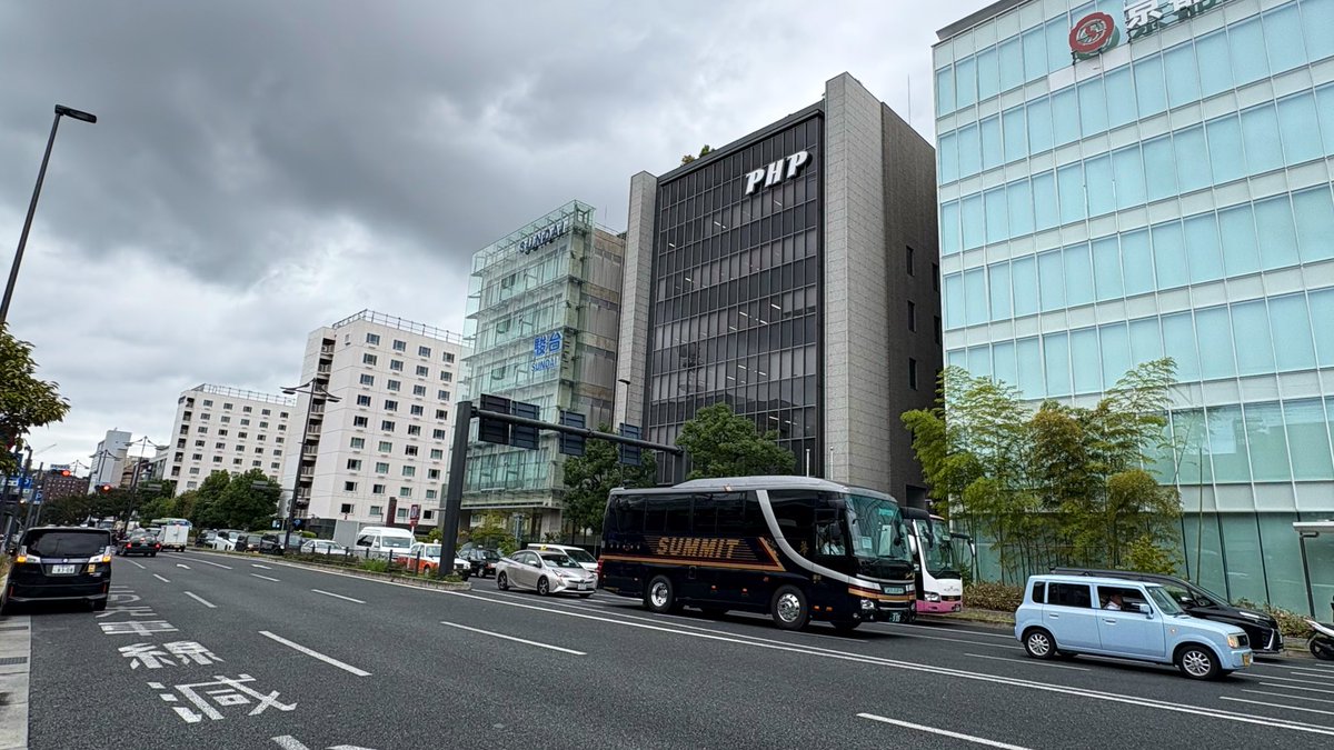 PHPInstitute_PR's tweet image. おはようございます。今朝の京都はくもり。
連休と出張で曜日感覚がくずれていますが、今日は水曜日。何事もすいすいいきたいものです。
#企業公式が毎朝地元の天気を言い合う