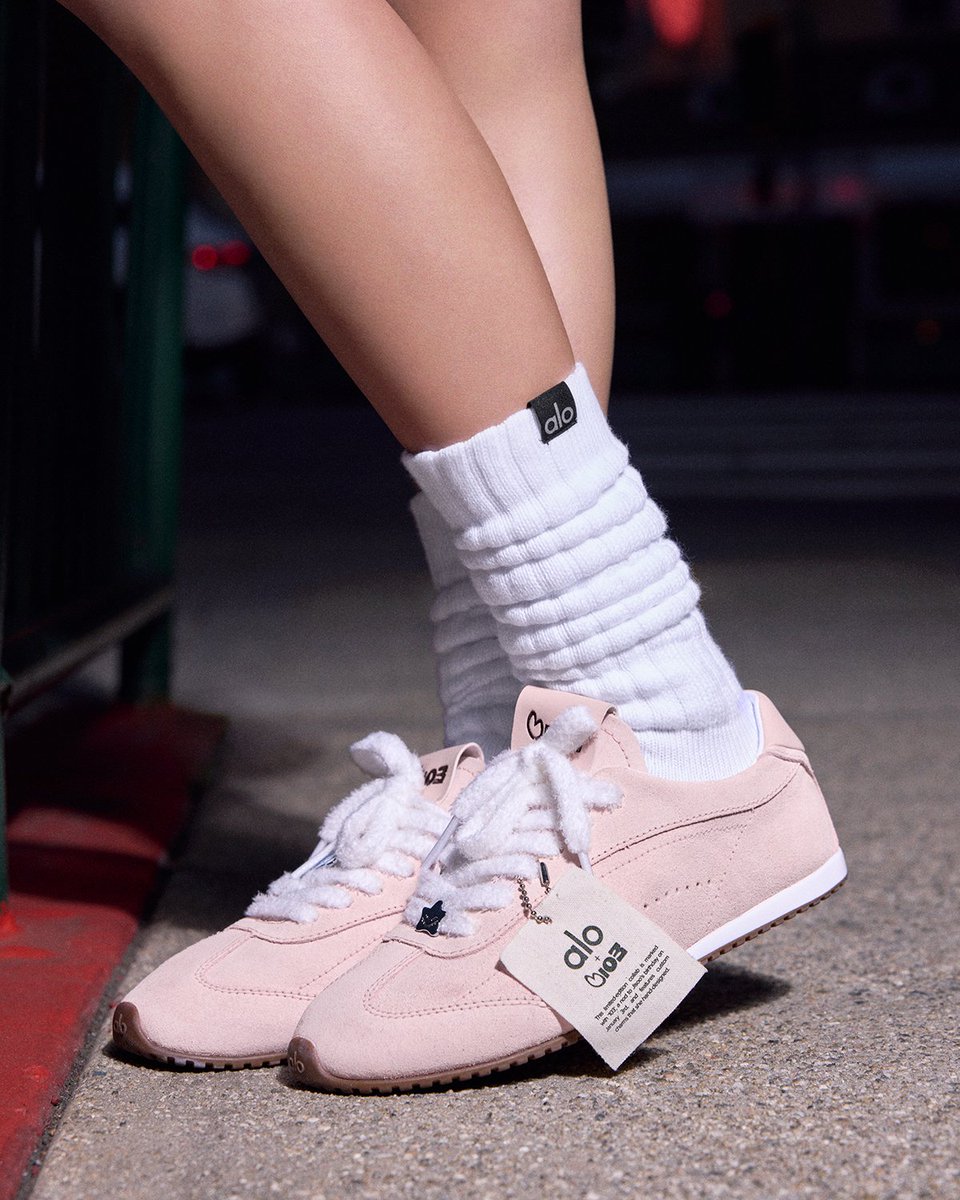 JISOO for the “Alo x Jisoo Sunset sneaker” in #JISOO's signature Bloom Pink shade.

It will be available exclusively on Alo Website and at select Alo sanctuaries worldwide from Oct. 21