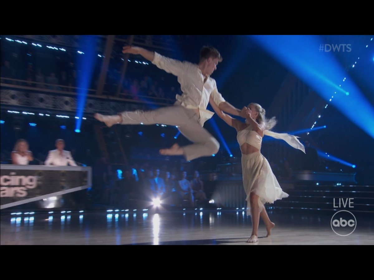 VZnet's tweet photo. Just 10 straight minutes of waterworks. Beautiful ode to the strength of single parents, Robert, Whitney, and Terri.
#DWTS https://t.co/ZtkMz5s56b