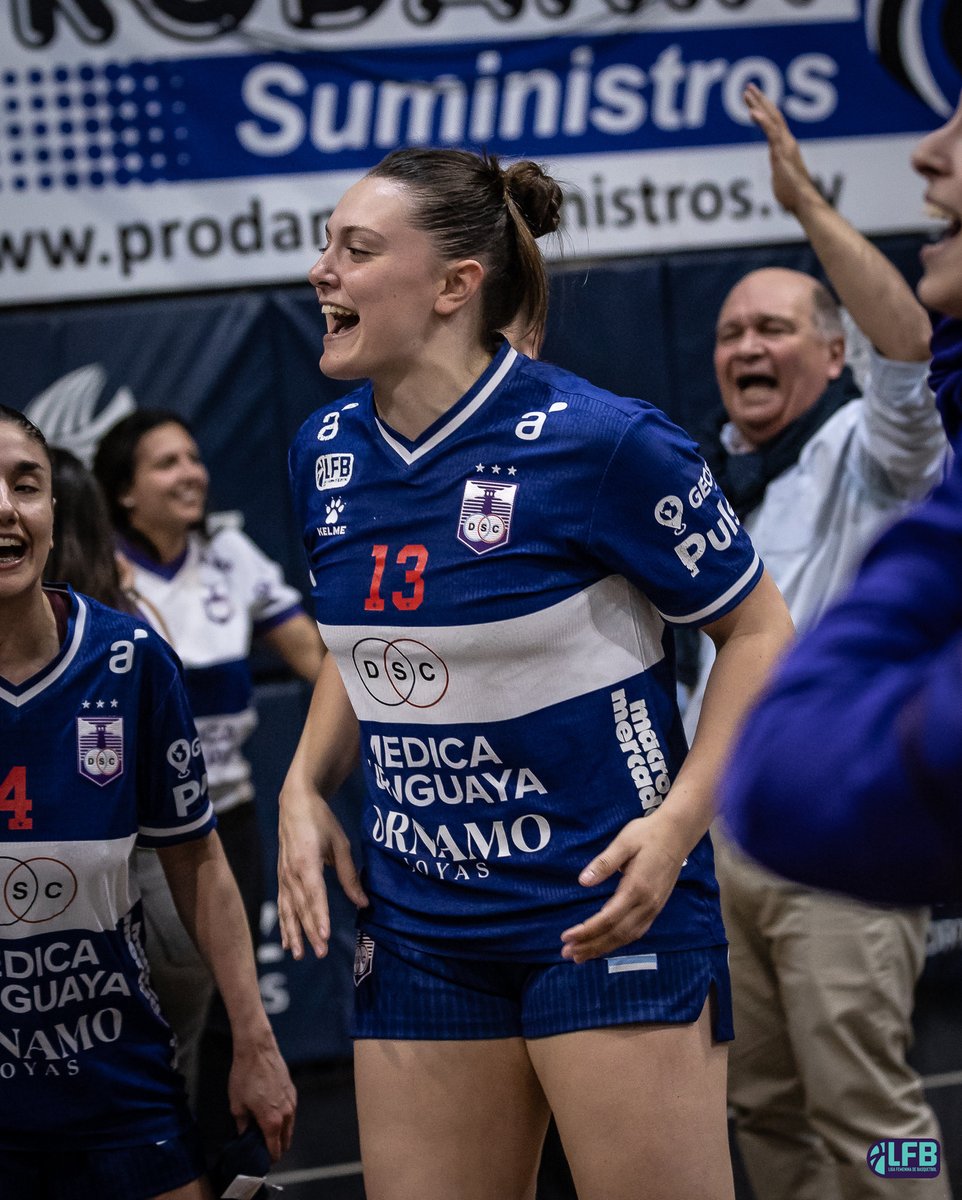 🎵 Si tengo con quien quedarme a festejar…