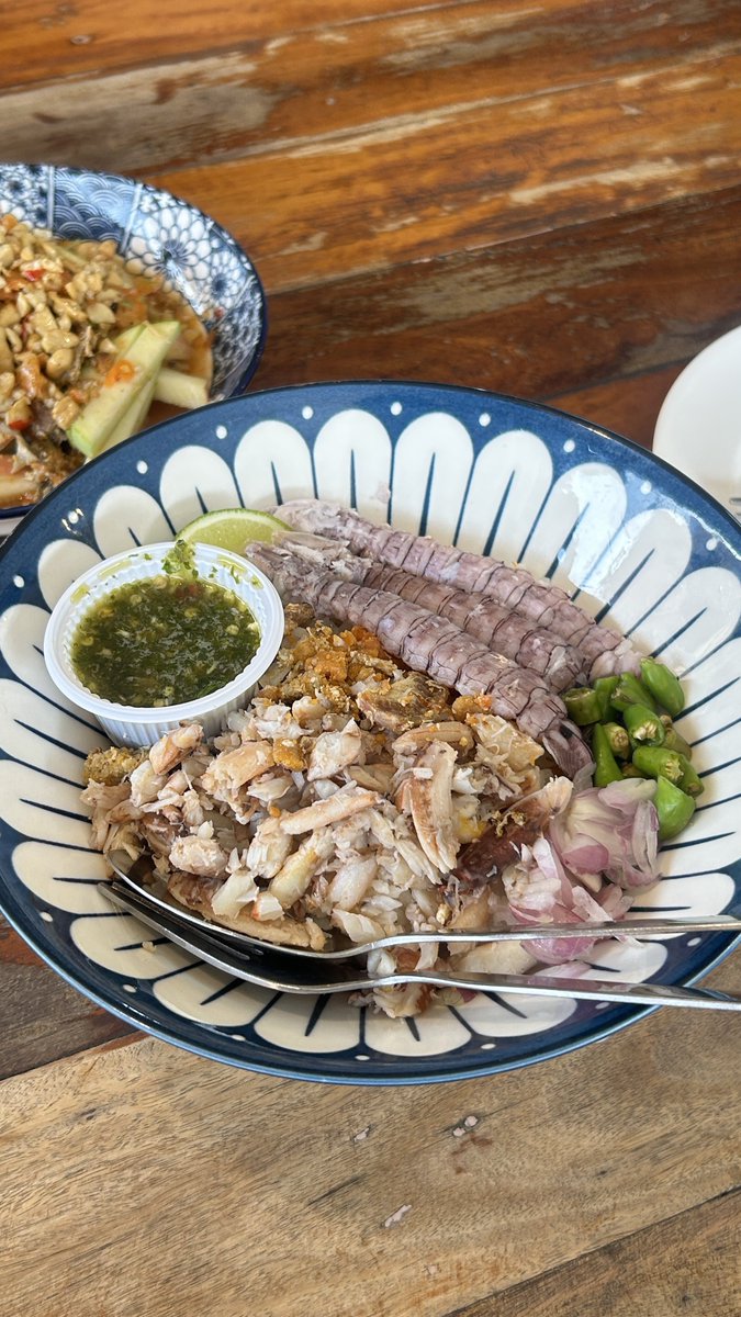 ส่วนของเรา109.- ปกติไม่ค่อยกิน นานแบบนานๆถึงจะกิน อันนี้ของร้านแดกเถอะนัวส์ระยอง ข้าวหนึบๆเย็นๆเหมือนข้าวมัน(ที่ไม่ใช่มันไก่) กั้งกับปูตามภาพเลย กินตอนหิวสุดๆเลยไม่รู้สึกว่าน้อย อาจจะเพราะข้าวเยอะมาก จนมาเห็นโพสนี้ 🥹