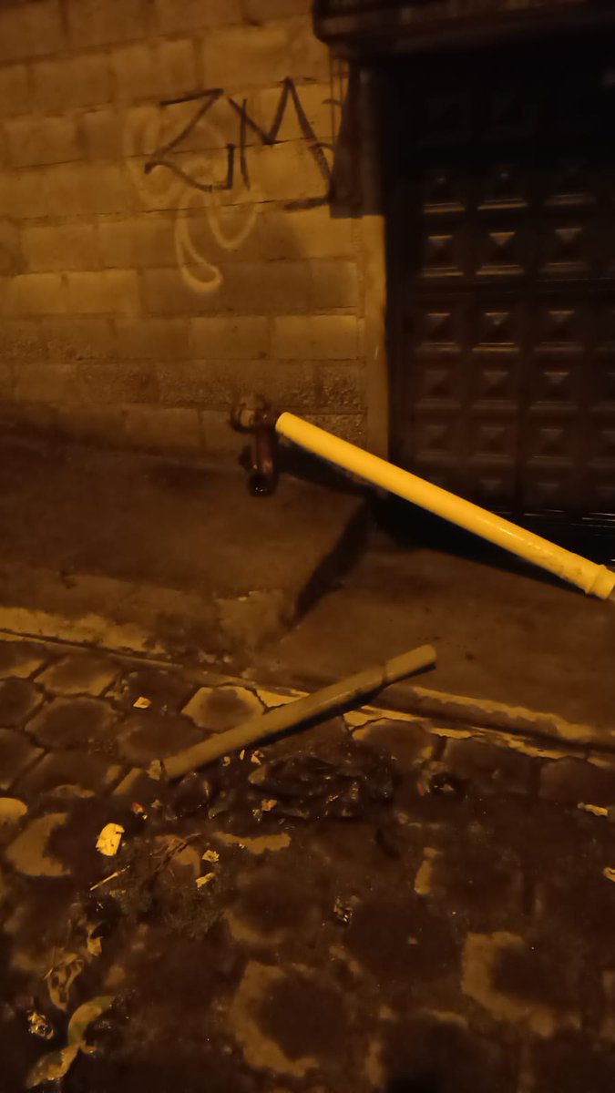 betty sarango (@sarangobetty) on Twitter photo Estimados vecinos indican que este hidrante esa así ,se va full agua , Carapungo,c/Sincholagua y Cumbre urgente,0991697078,<a href="/aguadequito/">Epmaps - Agua de Quito</a> ,<a href="/pabelml/">Pabel Muñoz L.</a> ,<a href="/analialedesmaec/">Analía Ledesma García</a> ,<a href="/campanaUIO/">Andrés Campaña</a> ,<a href="/ManuSaenzVolvio/">Manu Saenz💛💛</a> ,<a href="/LoroHomero/">Jorge Yunda Machado</a> ,<a href="/movibel1/">Belén..🇪🇨🍀</a> Estimados vecinos indican que este hidrante esa así ,se va full agua , Carapungo,c/Sincholagua y Cumbre urgente,0991697078,<a href="/aguadequito/">Epmaps - Agua de Quito</a> ,<a href="/pabelml/">Pabel Muñoz L.</a> ,<a href="/analialedesmaec/">Analía Ledesma García</a> ,<a href="/campanaUIO/">Andrés Campaña</a> ,<a href="/ManuSaenzVolvio/">Manu Saenz💛💛</a> ,<a href="/LoroHomero/">Jorge Yunda Machado</a> ,<a href="/movibel1/">Belén..🇪🇨🍀</a>