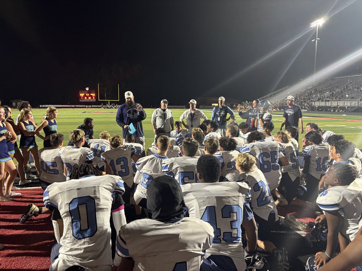 So exited for our ⁦<a href="/DeSanaMiddle/">DeSana MS</a>⁩ Football Team on their victory tonight! Heading to the championship!