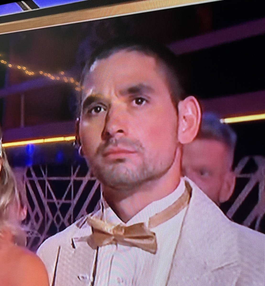 sunshinby's tweet image. valid reaction king cause what the fuck was that scoring? #DWTS
