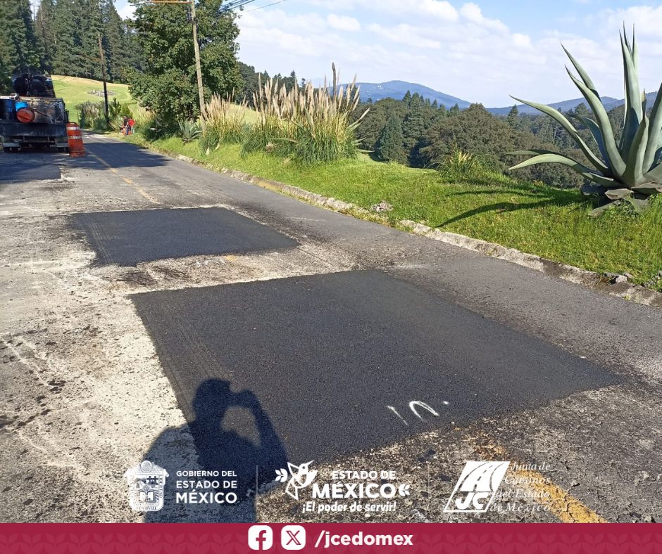 jcedomex's tweet image. 🚧👷♂️ Seguimos avanzando en el mantenimiento vial.
Realizamos trabajos de bacheo con mezcla asfáltica en el camino Nicolás Romero – Jilotzingo, mejorando las condiciones del pavimento para brindar mayor seguridad y conectividad a las y los mexiquenses.
#ElPoderDeServir #Bacheo