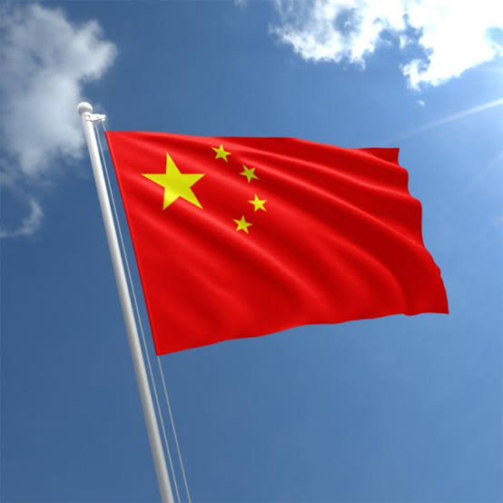 npomvtt's tweet image. O governo chines definiu como regra que quem quiser falar de áreas sérias como Direito, Medicina, Finanças e Educação tem que provar ter formação, diploma ou certificação real
O objetivo é acabar com a desinformação e os "especialistas" da noite para o dia. As plataformas (tipo…