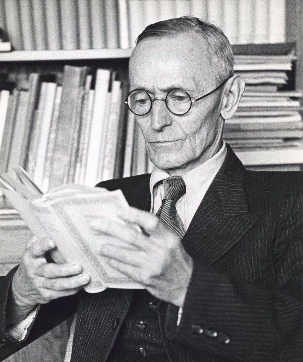 QuotesforGoal's tweet photo. "Aquellos que no saben gobernarse a sí mismos están constantemente buscando un líder al que adorar"

Hermann Hesse https://t.co/lzexGzLtYD