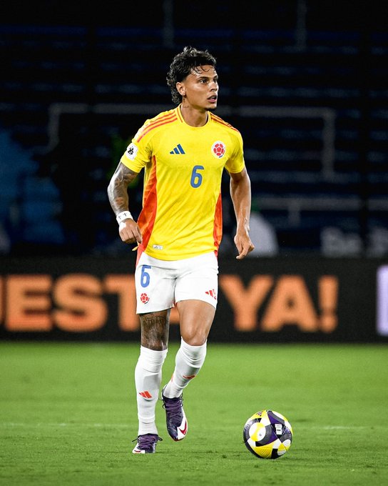 HINCAPIEDATOS's tweet image. 🇨🇴 24 partidos consecutivos jugados con Selección Colombia encadenó Ríchard Ríos entre eliminatoria mundialista, Copa América y amistosos FIFA.

Ríchard acumula 27 presencias con la &quot;Tricolor&quot; colombiana de los cuales 24 partidos jugados consecutivamente.