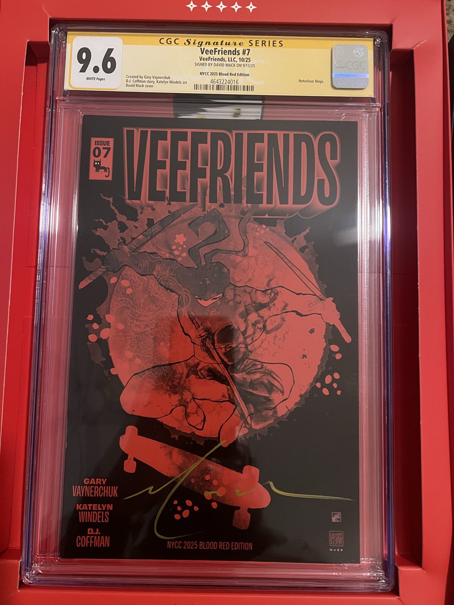 Super lucky at the <a href="/veefriends/">VeeFriends</a> <a href="/NY_Comic_Con/">New York Comic Con</a> booth. Left with so much cool stuff but I didn’t even realize there were limited ones of the 1000 boxes..until I read posts on here on the train ride home 😳😂  so cool to have these in the collection !