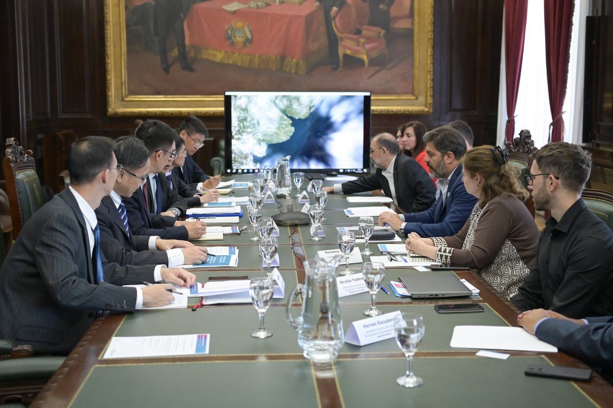 🇦🇷🤝🇨🇳 Seguimos promoviendo la cooperación con la República Popular China

Recibimos a una delegación del Instituto de Administración de Shanghái (SAI) a fin de intercambiar experiencias en materia de formación y profesionalización de trabajadores y funcionarios estatales.