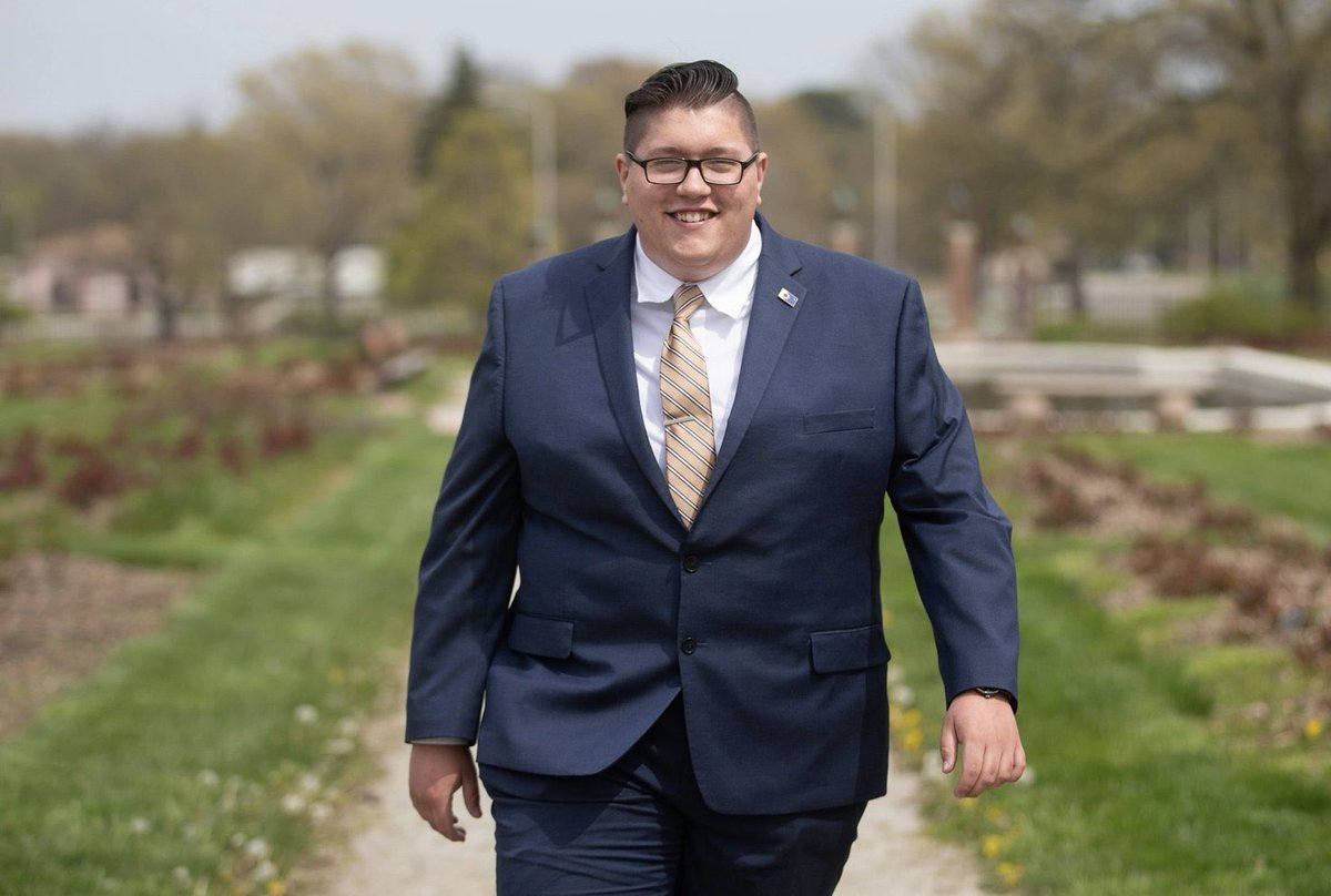 JustinCaffier's tweet image. Take away the flag pin, and this is just a sweet pic of someone walking to the altar on her wedding day.