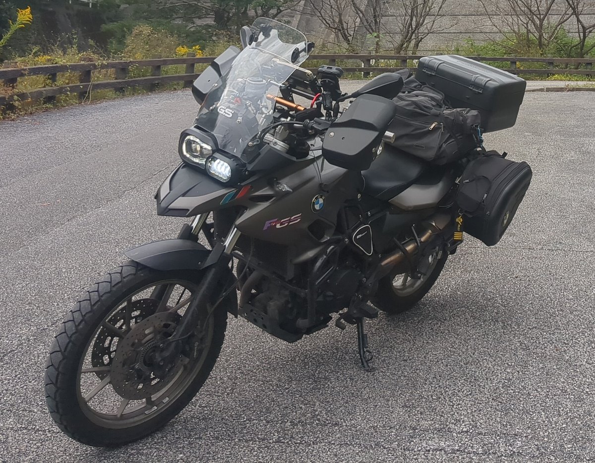WyvernHead's tweet photo. #今乗っているバイクを人に薦めますか
#BMWモトラッド
#F700GS
今、ではなく半年前までだけど←事故廃車
・超足つき性の良いアドベ機←最重要
・限界＆絶対性能は不要
・下駄代わりから距離ガバツー、高速道路から微砂利路まで真の超万能
・安くてわりと他人と被らずそこそこ所有欲
な方には是非 https://t.co/RfKQDQeWEv