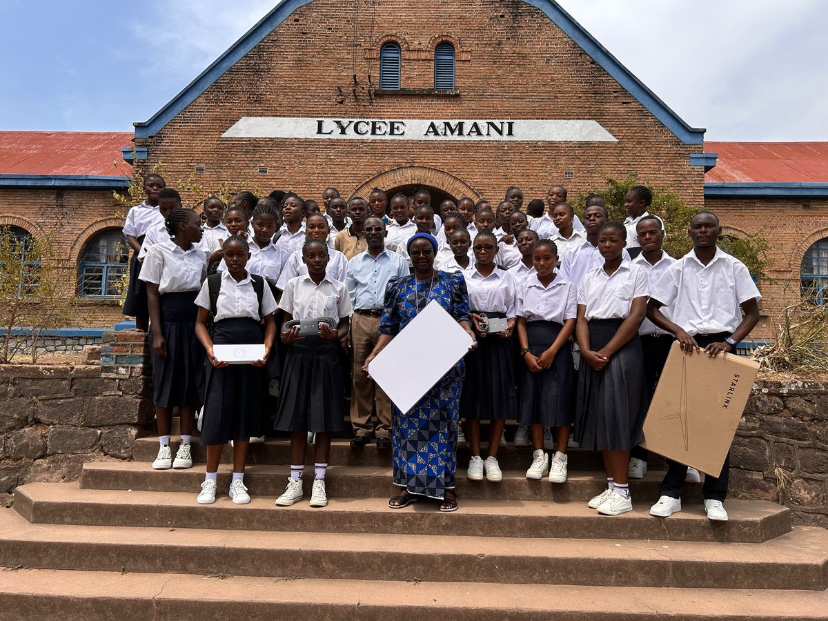 benjimk's tweet image. Notre projet de doter les écoles de #RDC de kits #Starlink est une action purement citoyenne. 🌍 L'éducation est l'affaire de tous et ce soutien est vital pour moderniser l'apprentissage et réduire la fracture numérique. Personnellement, j'aime aider, et ce n'est qu'un début !…