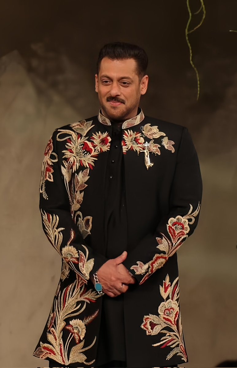 Look at his fitness🔥

#SalmanKhan