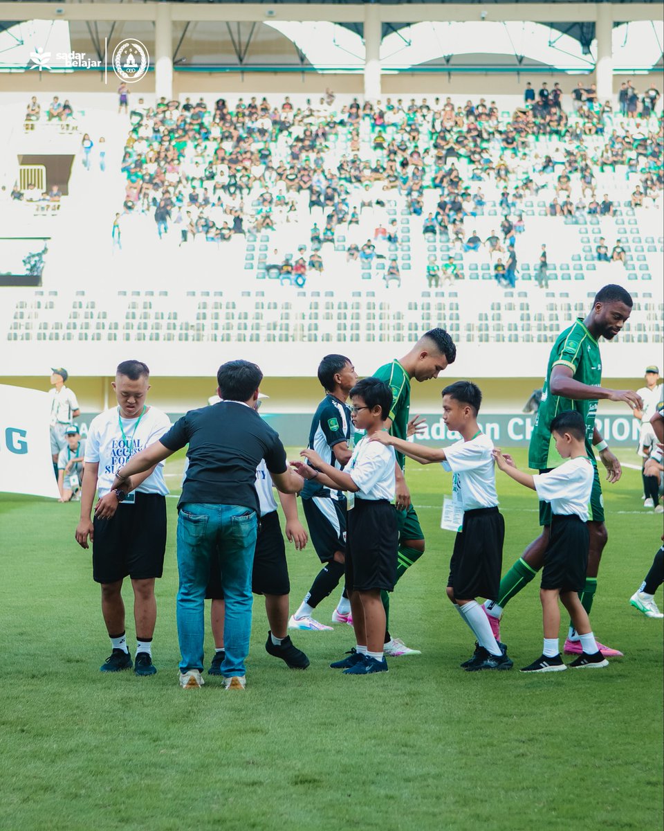PSSleman's tweet photo. Inisiatif ini menjadi simbol kepedulian kami terhadap kesetaraan akses dan semangat stadion inklusif bagi semua, di mana setiap individu memiliki ruang untuk merasakan kebersamaan dan kebanggaan mendukung Super Elja 💚

#PSS #COSE https://t.co/EhCZj32rfb