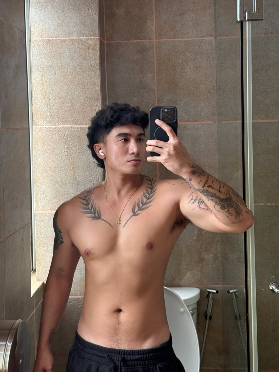 LeeBueno20's tweet image. Anong meron sa Wednesday? #postworkout