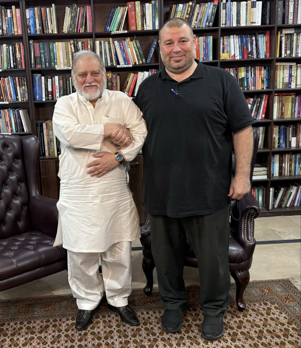 OryaMaqboolJan's tweet image. آج میرے غریب خانے پر حماس کے نائب سربراہ ناجی ابو زھیر کی آمد نے اس گھر کو برکتوں اور رحمتوں سے بھر دیا ۔ رسول اکرم صلی اللہ علیہ وسلم نے فرمایا میری امت کا ایک گروہ قیامت تک جہاد کرتا رہے گا ، پوچھا انہیں کہاں تلاش کریں ، فرمایا فلسطین اور اسکے آس پاس
