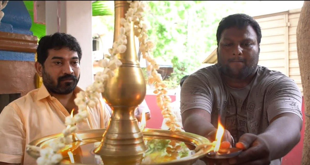 JacklinSilambu's tweet photo. @mohandreamer போக்சோ வழக்குல கைது செய்யப்பட்ட பாலியல் பொருக்கி கூட சகவாசம் வச்சிக்கிட்டு பெண்களை பாதுக்காக்குற படம் எடுக்குறராம்.என்னய்யா இது நவீன் மோகன்ஜி🤣🤣 https://t.co/DyvI4mlAAP