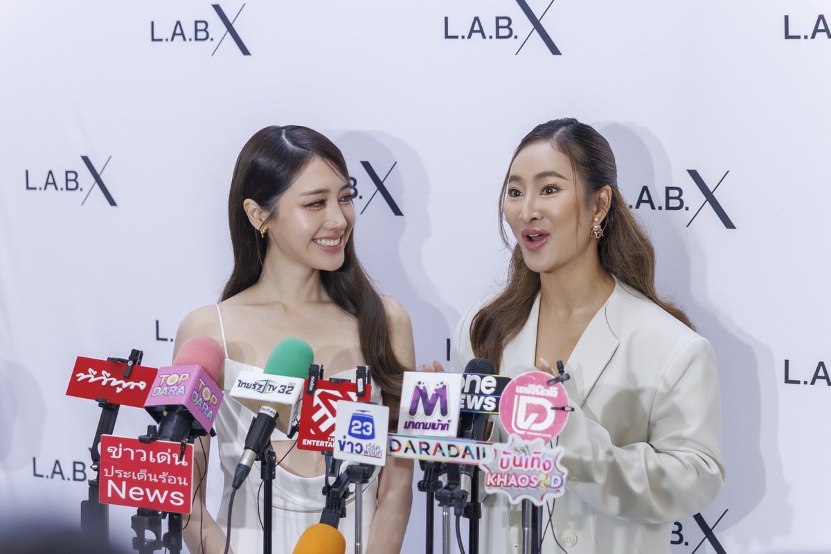 otpc_story's tweet image. ‘พิม–พิมประภา’ สวยฟาดทุกองศา นั่งแท่น Face of LABX ต่อเนื่องปีที่2 ฉลองเปิดสาขาฟิวเจอร์พาร์ค รังสิต ใหญ่กว่าเดิม

#pimprapa
#LABXClinic

อ่านข่าวเพิ่มเติมได้ที่ web.facebook.com/OneTruthPressC…