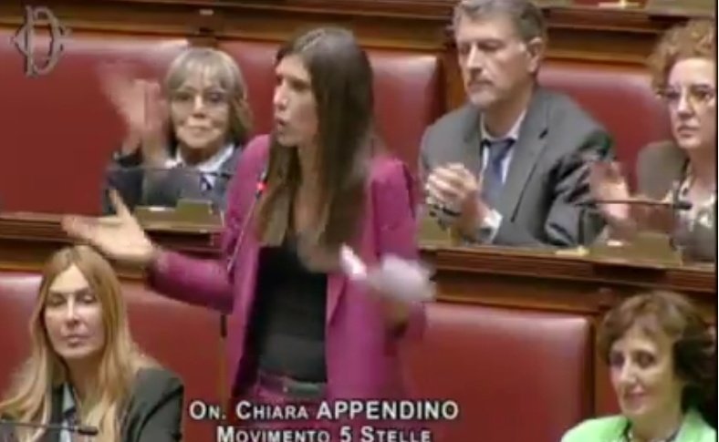 PasqualeR_ITA's tweet photo. Chiara Appendino essendo stata condannata in via definitiva, non dovrebbe dimettersi al grido pentastellato: "Fuori i condannati dal Parlamento"? https://t.co/RhlqoIOtSb
