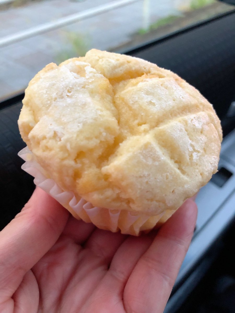 久しぶりのショッピングセンターでのイリュージョンショー。
遊びに来てくださったのはとてもとてもお久しぶりの大先輩、亜羅仁さんとりり杏さん。
あたたかい励ましのお言葉と美味しい差し入れをいただきやる気全開。
舞台写真は150枚撮っていただいた中の１枚です。